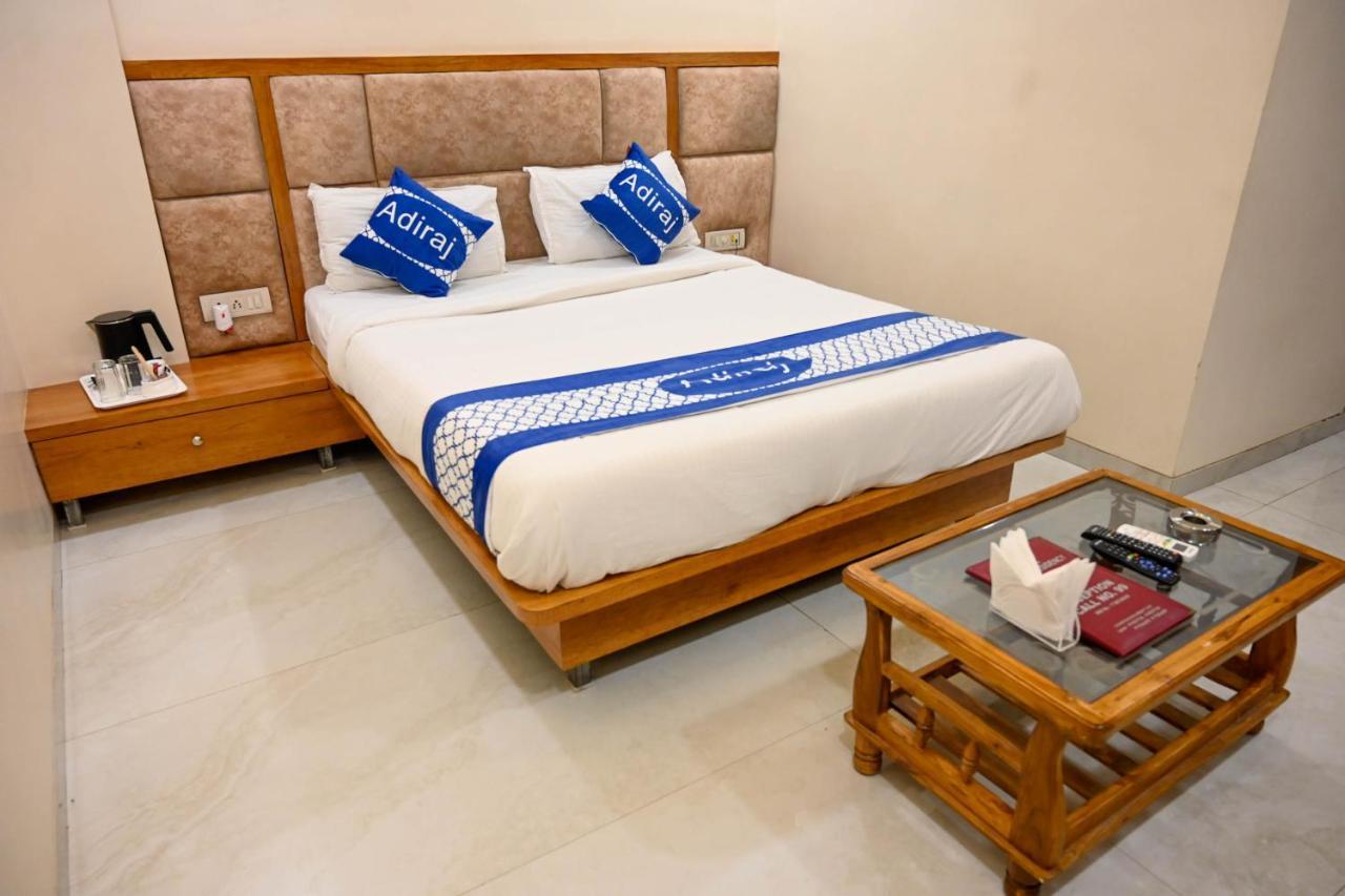 מלון נאווי מומבאי Adiraj Residency מראה חיצוני תמונה