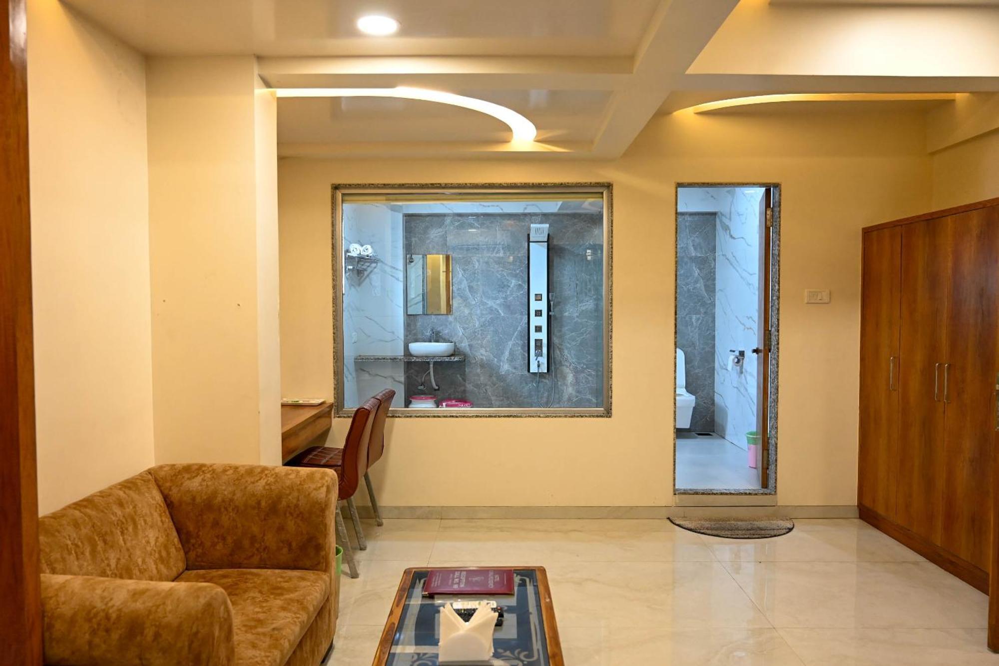 מלון נאווי מומבאי Adiraj Residency מראה חיצוני תמונה