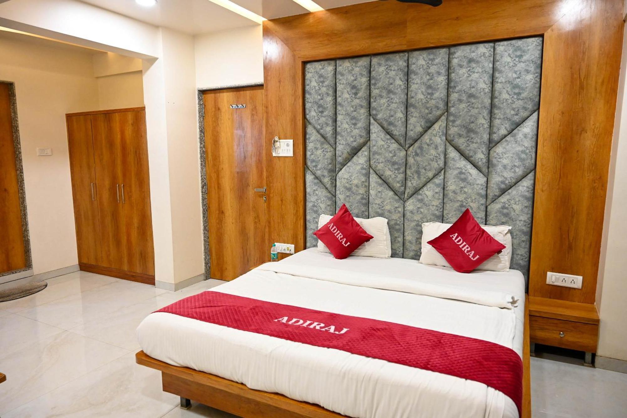 מלון נאווי מומבאי Adiraj Residency מראה חיצוני תמונה